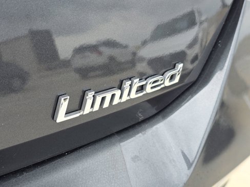 Used 2022 Hyundai Elantra Limited image 10