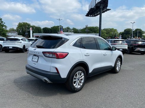 Used 2022 Ford Escape SE w/ Cold Weather Package image 2