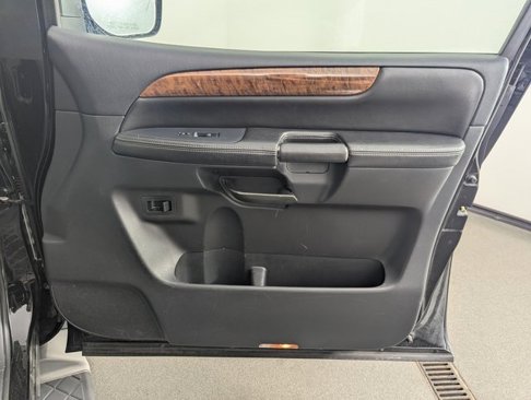 Used 2014 Nissan Armada Platinum w/ 2nd Row Captain Seat Package image 21