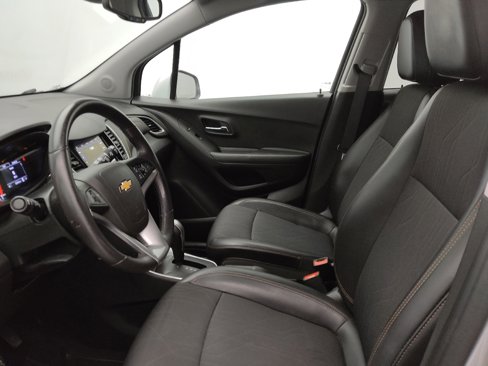 Used 2019 Chevrolet Trax LT w/ LT Convenience Package image 17