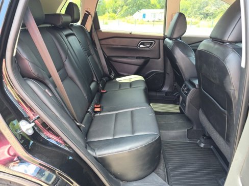 Used 2021 Nissan Rogue SV w/ Premium Package image 32