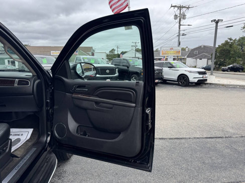 Used 2011 GMC Yukon Denali image 43
