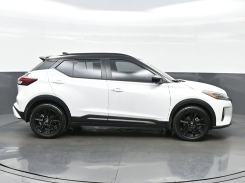 Used 2023 Nissan Kicks SR image 7