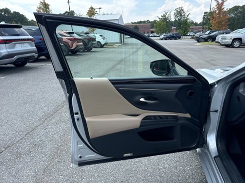 Used 2019 Lexus ES 350 Luxury image 10