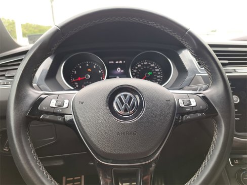 Used 2021 Volkswagen Tiguan SE R-Line image 9