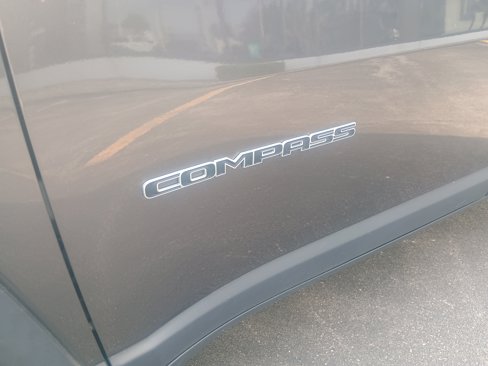 Used 2022 Jeep Compass Limited image 5