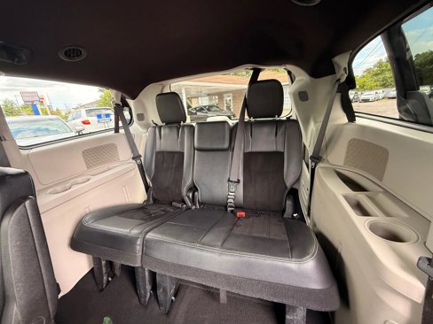 Used 2017 Dodge Grand Caravan SXT image 13