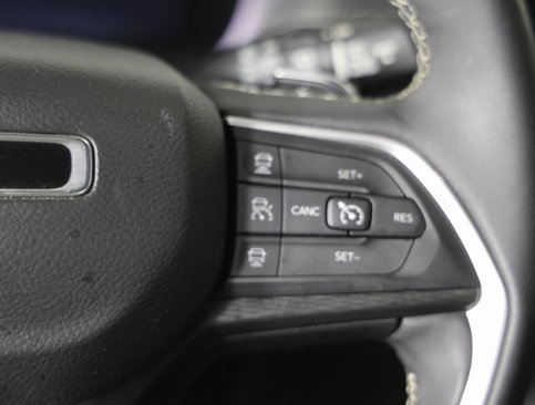 Used 2023 Jeep Grand Cherokee L Laredo image 16