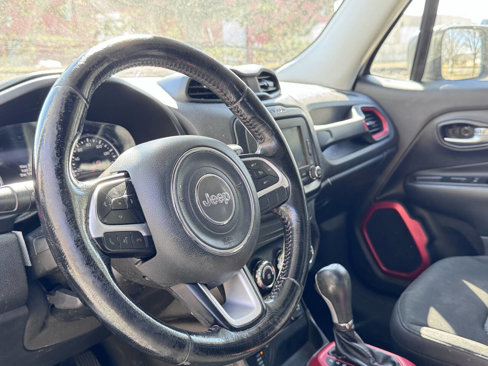 Used 2017 Jeep Renegade Trailhawk image 11