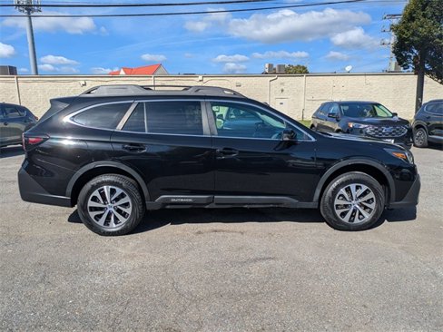 Used 2022 Subaru Outback Premium image 8