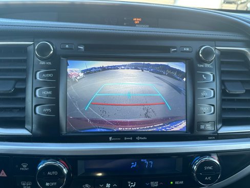 Used 2018 Toyota Highlander XLE image 17