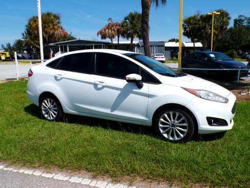 Used 2014 Ford Fiesta SE w/ Equipment Group 201A image 2