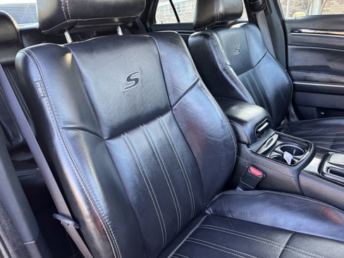 Used 2019 Chrysler 300 S image 15