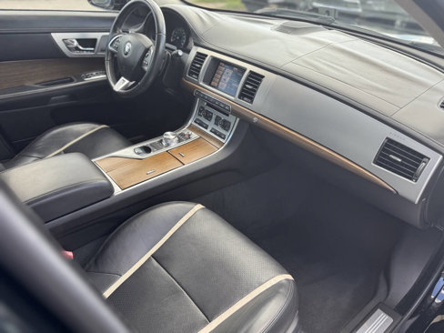 Used 2015 Jaguar XF Portfolio image 27