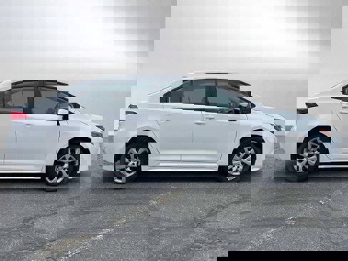 Used 2021 Toyota Corolla LE image 2