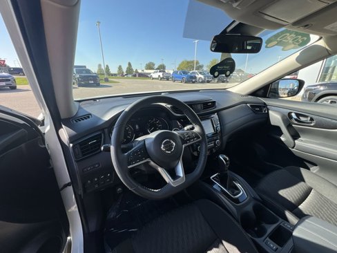 Used 2020 Nissan Rogue SV image 10