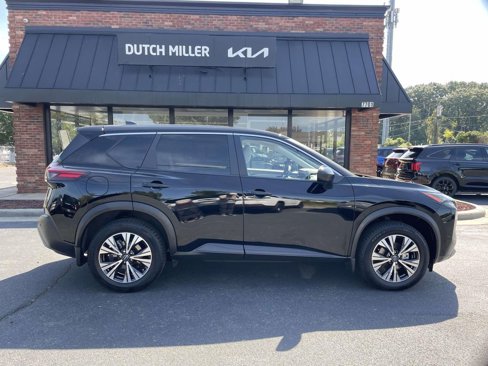Used 2023 Nissan Rogue SV image 8