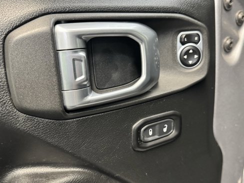 Used 2020 Jeep Gladiator Sport w/ Quick Order Package 24S image 11