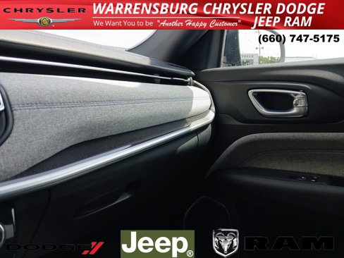 Used 2023 Jeep Compass Latitude image 25