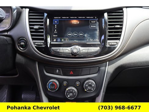 Used 2019 Chevrolet Trax LT w/ Sun & Sound Package image 10