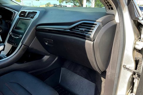 Used 2015 Ford Fusion SE image 17