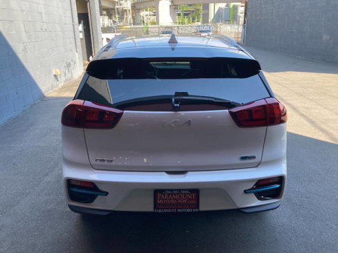 Used 2022 Kia Niro EX w/ Cold Weather Package image 5