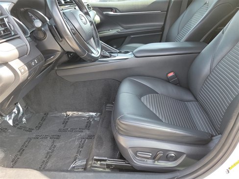 Used 2019 Toyota Camry L image 14