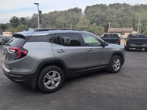 Used 2023 GMC Terrain SLE w/ Driver Convenience Package image 3