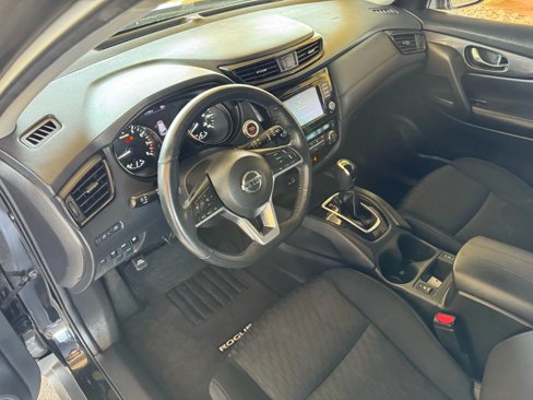Used 2019 Nissan Rogue SV image 11