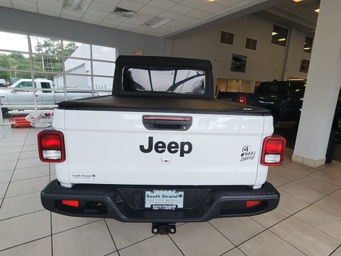 Certified 2022 Jeep Gladiator Sport image 13