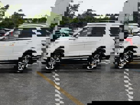 Used 2019 Ford Explorer Limited w/ Ford Safe & Smart Package image 5