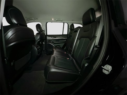 Certified 2022 Jeep Grand Cherokee Limited w/ Luxury Tech Group II image 19