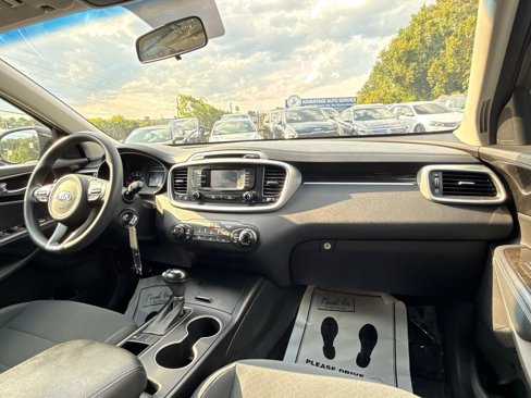 Used 2017 Kia Sorento LX image 36