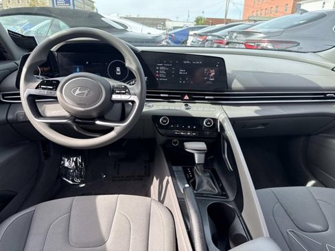 Used 2024 Hyundai Elantra SEL image 13