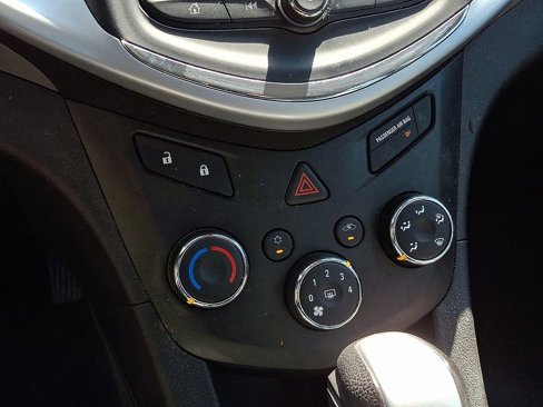 Used 2020 Chevrolet Sonic LT image 12