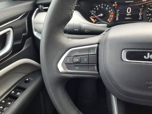 Used 2024 Jeep Compass Limited image 14