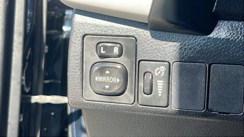 Used 2018 Toyota Corolla LE image 31