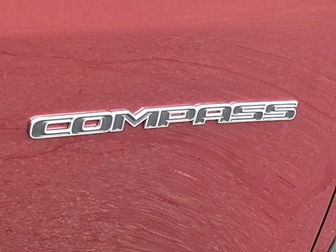 Certified 2022 Jeep Compass Latitude image 32