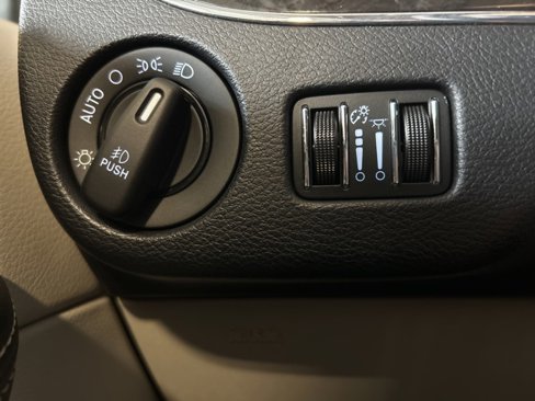 Used 2014 Chrysler Town & Country Touring image 17
