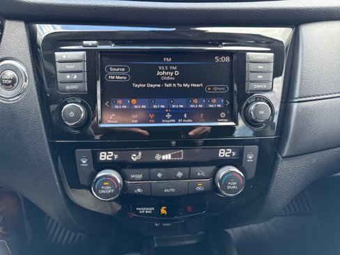 Used 2020 Nissan Rogue SV w/ Premium Package image 20