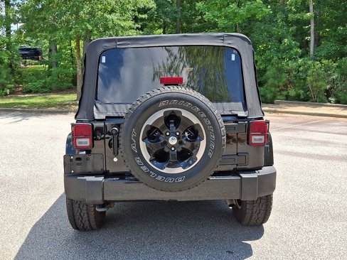 Used 2015 Jeep Wrangler Unlimited Sahara w/ Connectivity Group image 5
