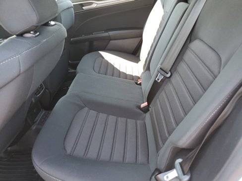 Used 2020 Ford Fusion SE image 9