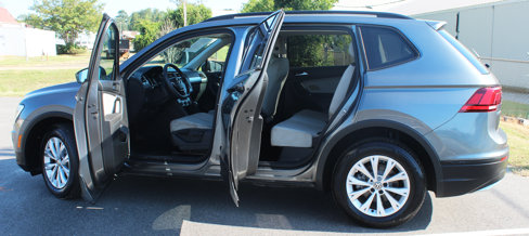 Used 2018 Volkswagen Tiguan S image 4