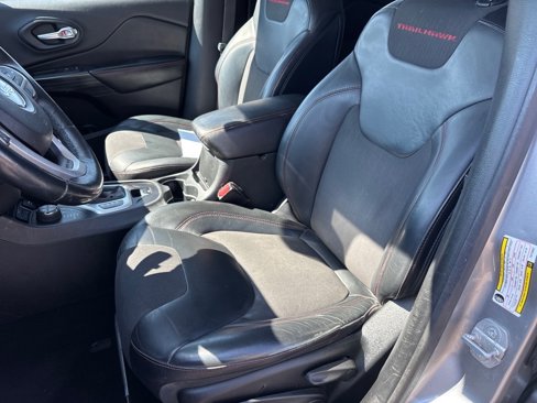 Used 2015 Jeep Cherokee Trailhawk w/ Cold Weather Group image 13