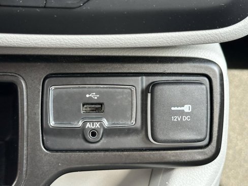 Used 2020 Jeep Renegade Latitude w/ Popular Equipment Group image 18