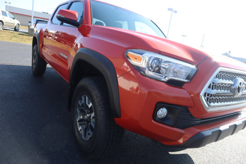 Used 2016 Toyota Tacoma TRD Off-Road image 39