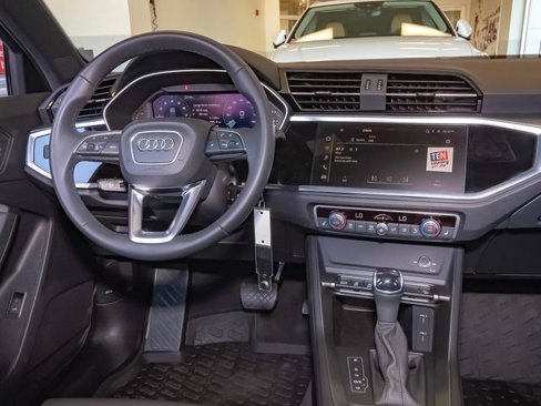 Certified 2025 Audi Q3 2.0T Premium image 39