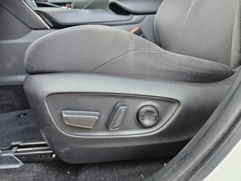 Used 2021 Toyota Venza LE w/ Carpet Mat Package (TMS) image 13