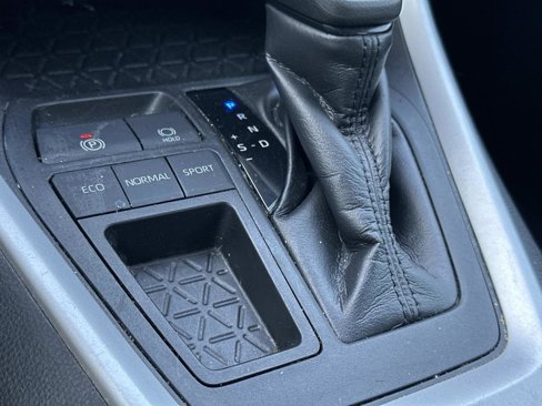 Used 2019 Toyota RAV4 XLE image 16