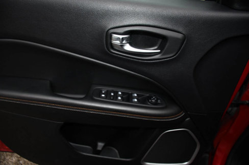 Used 2018 Jeep Compass Latitude w/ Popular Equipment Group image 14